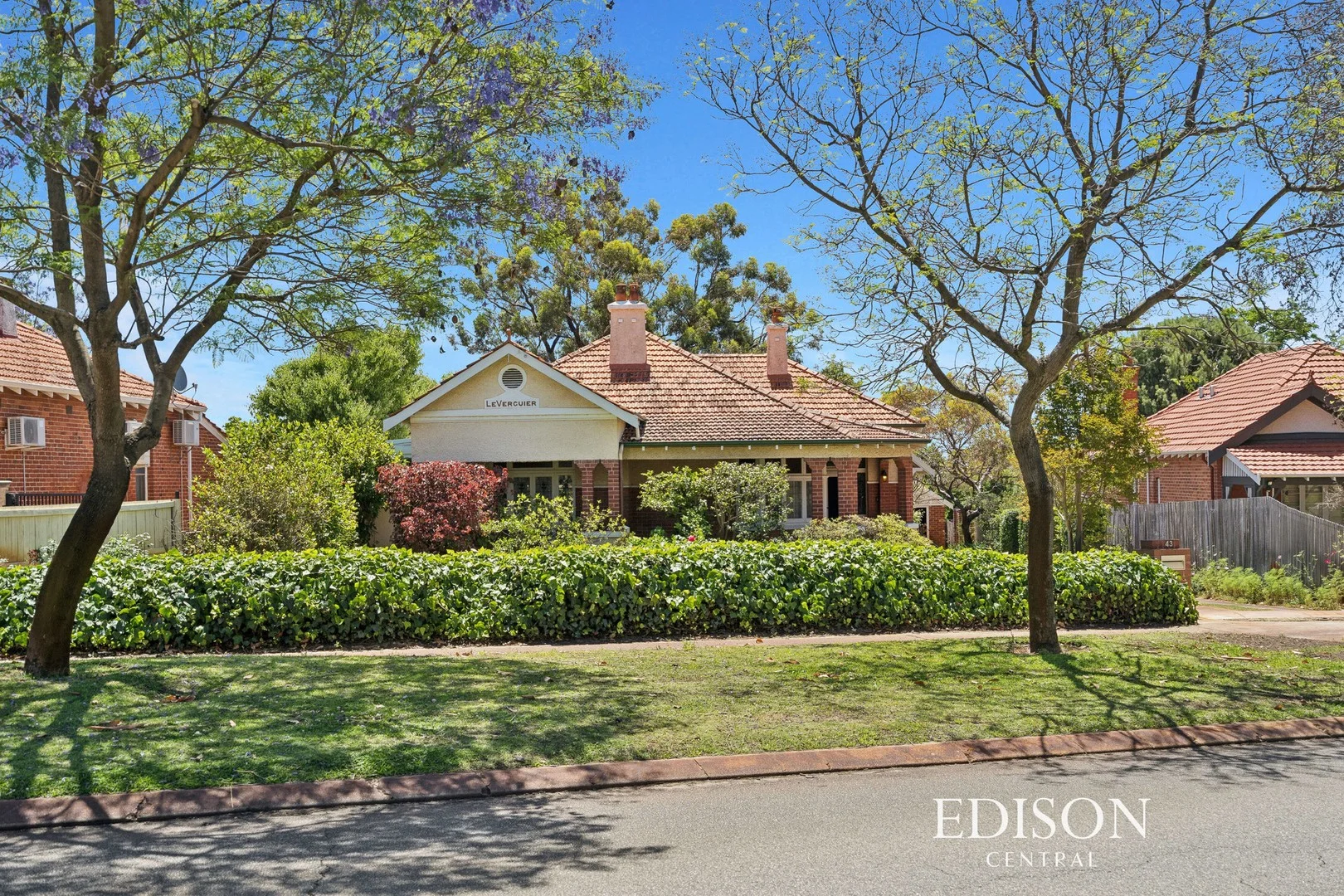 43 Clifton Crescent (1/37)