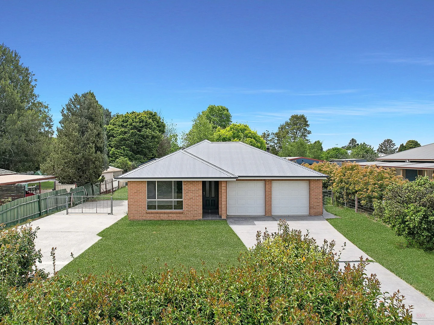 43 Parkes Road (1/24)