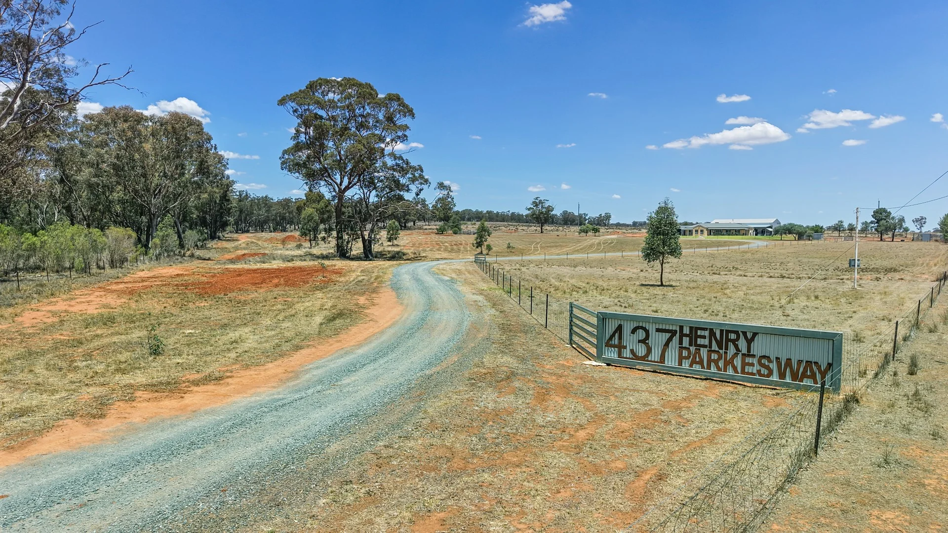 437 Henry Parkes Way (1/34)