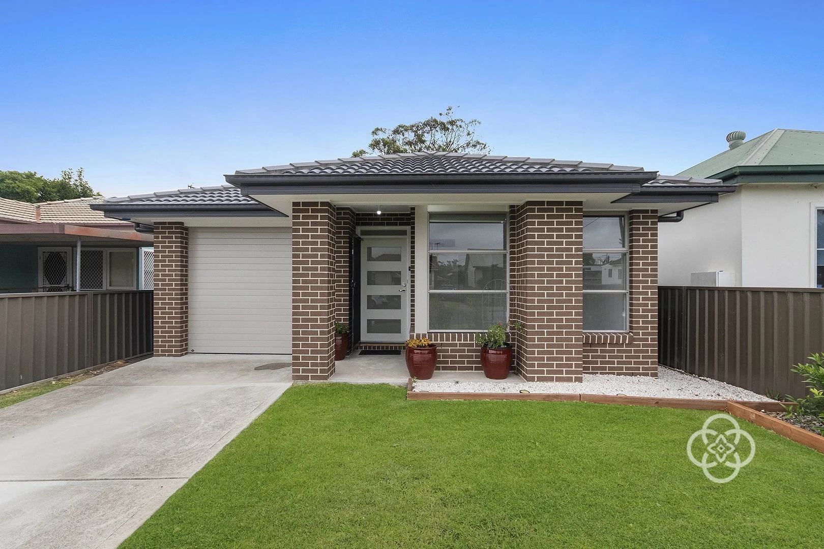 43a Croudace Street (1/19)