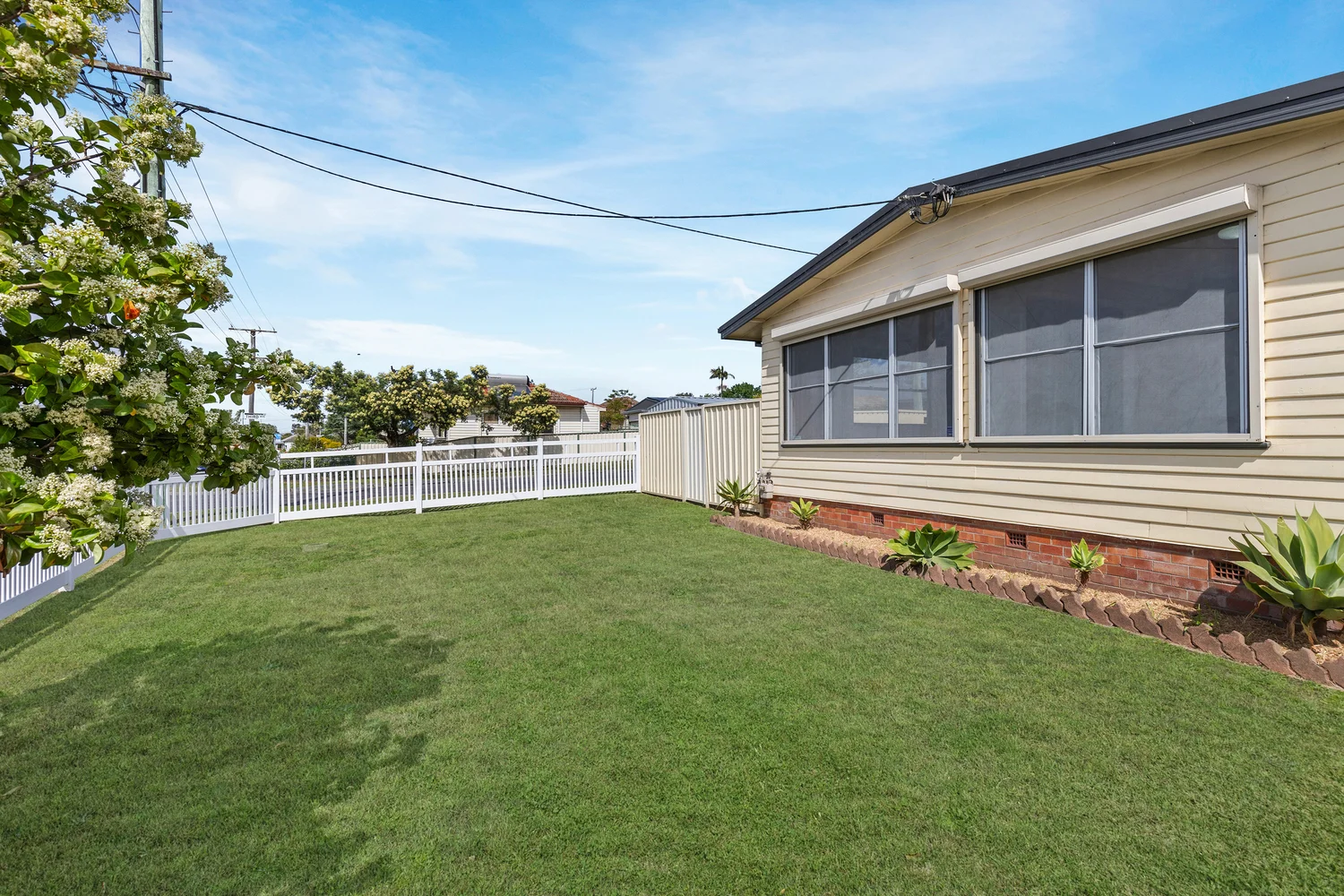 44 Aberglasslyn Road (1/16)