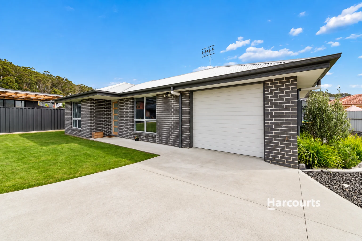 44 Explorer Drive (1/3)