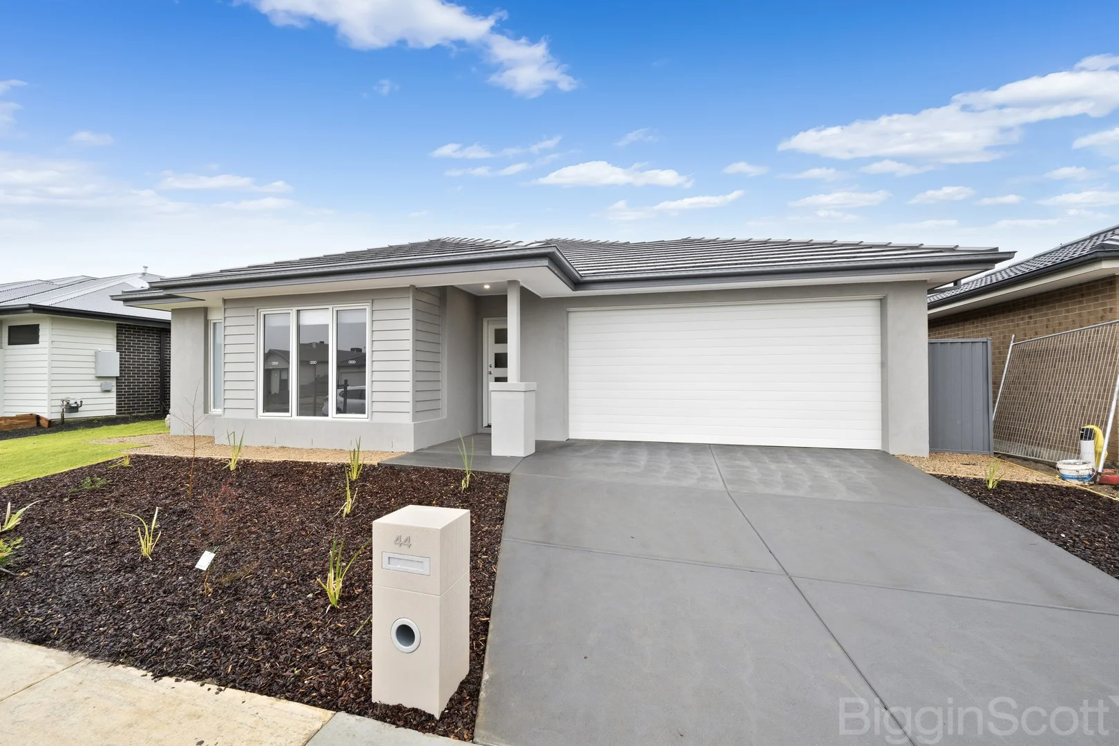 44 Verdale Drive (1/12)