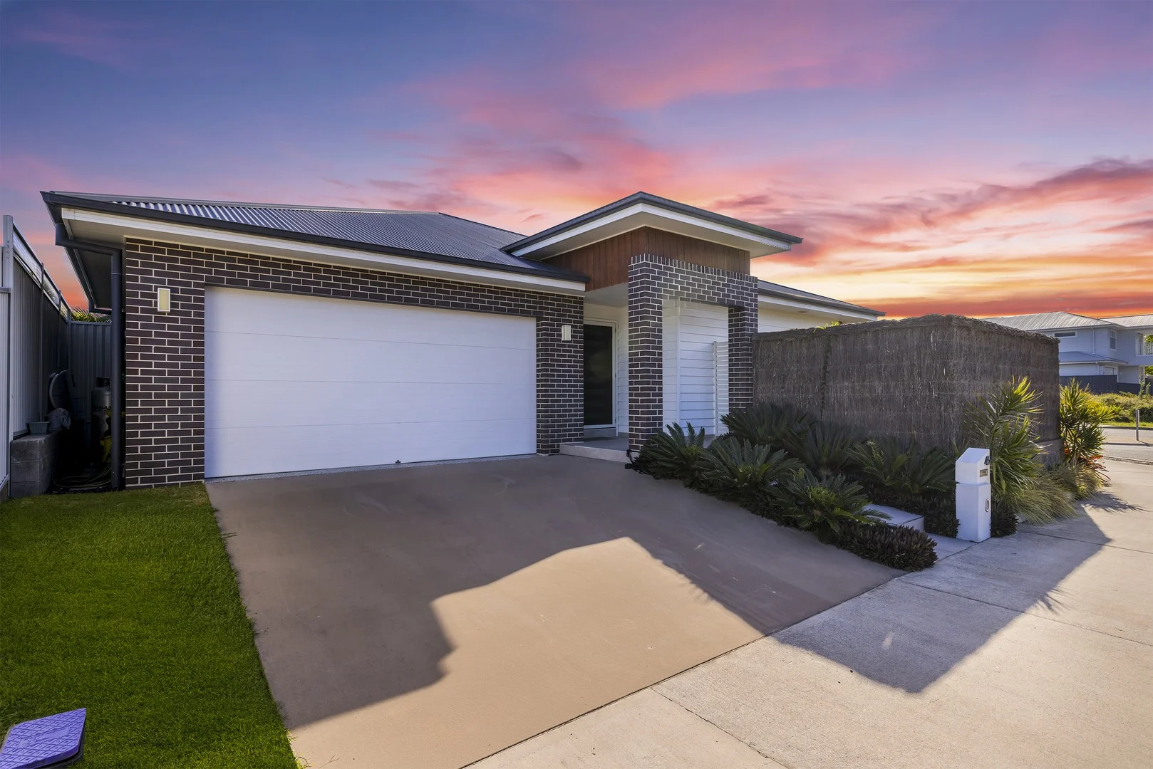 45 Phillip Drive (1/24)