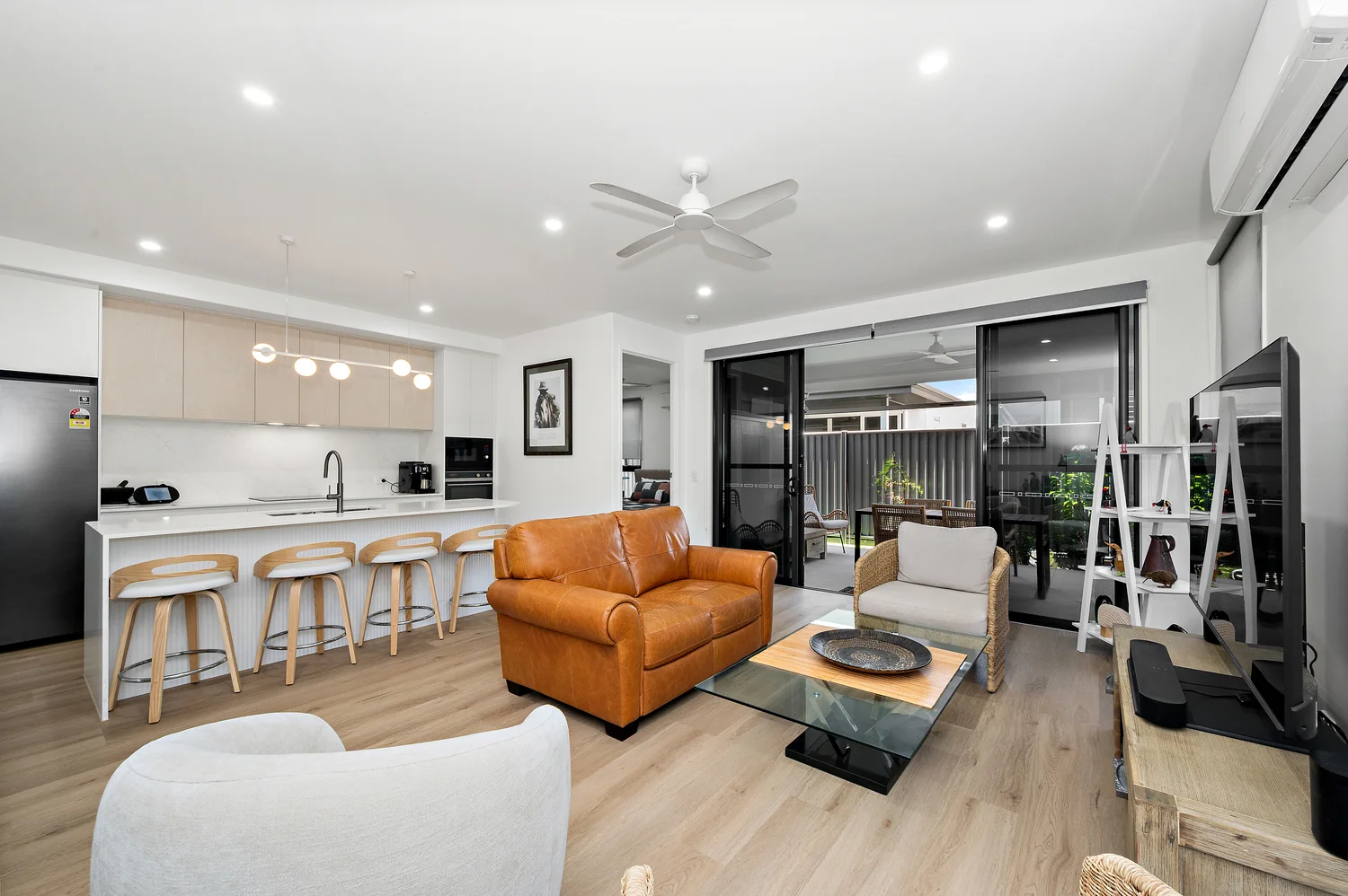 48/392 Woongarra Scenic Drive (1/14)