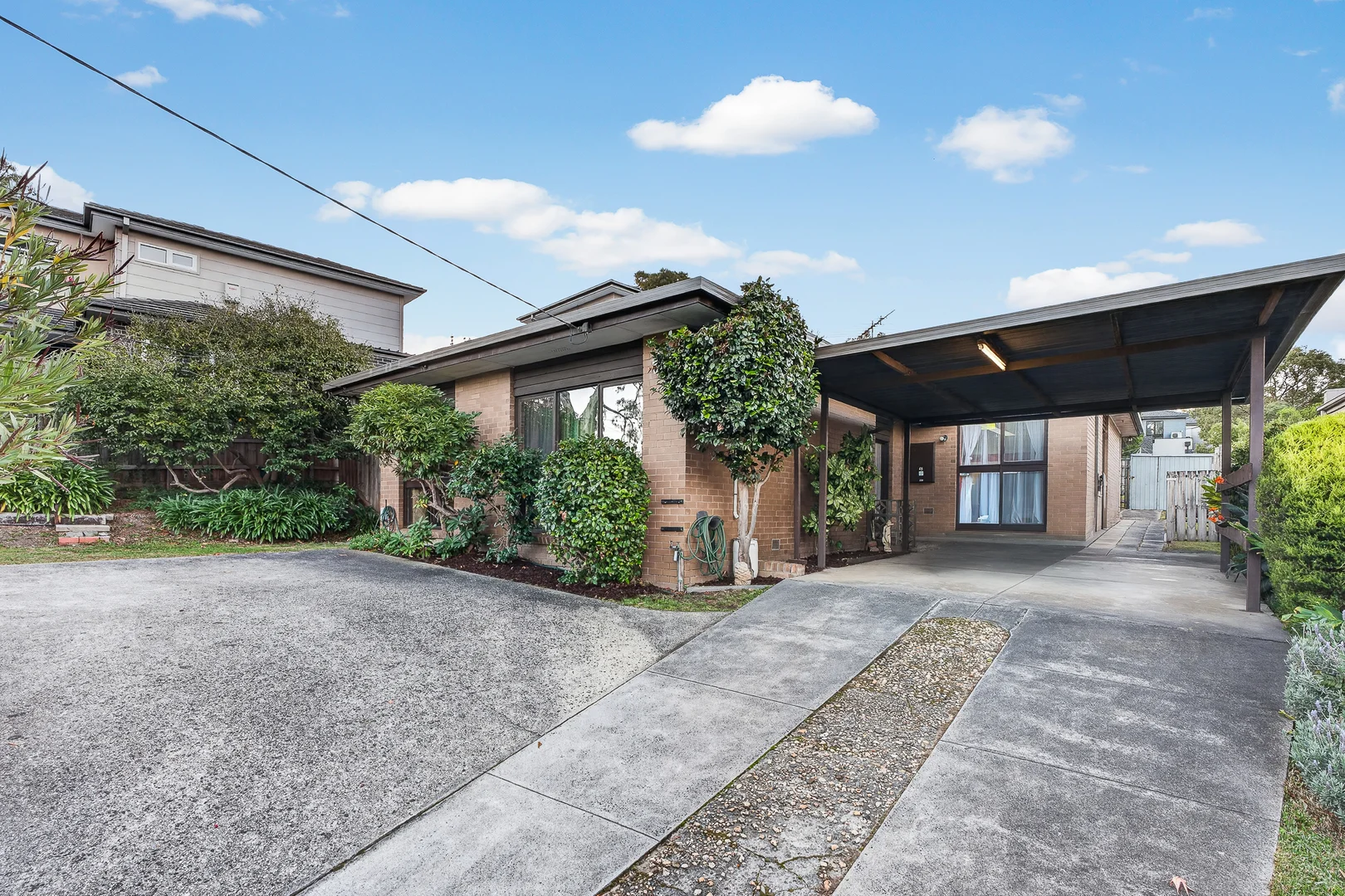 49 Bowen Road - Image 2
