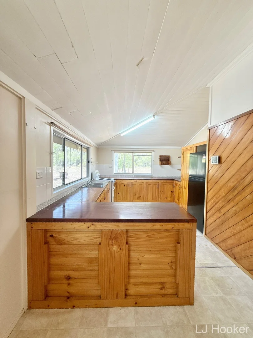 49097 Burnett Highway - Image 4