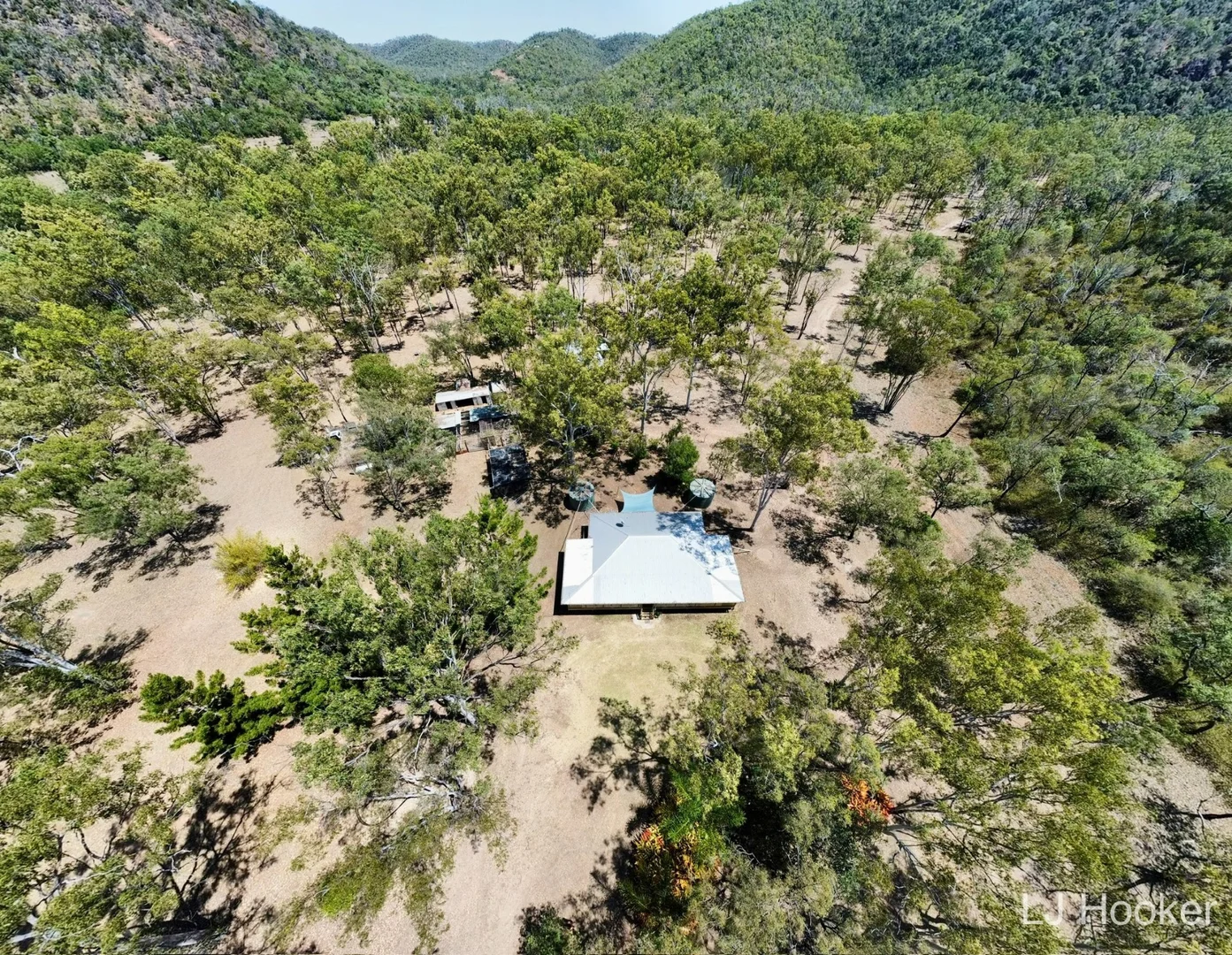 49097 Burnett Highway - Image 2