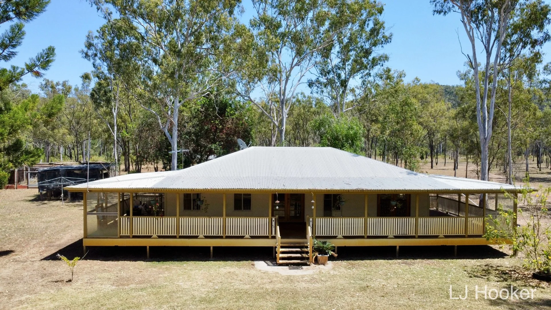 49097 Burnett Highway (1/3)