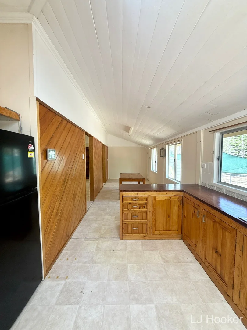 49097 Burnett Highway - Image 5