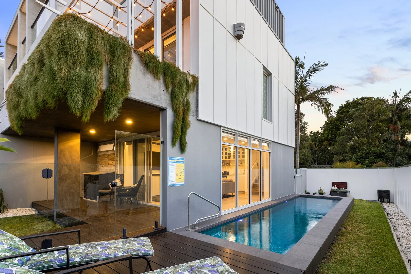 4E Bate Bay Road (1/24)