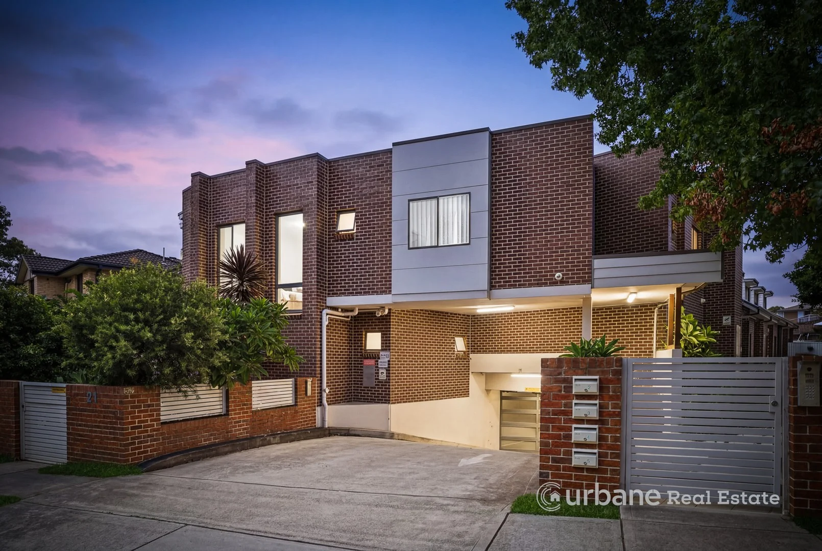 5/21 Girraween Road (1/18)
