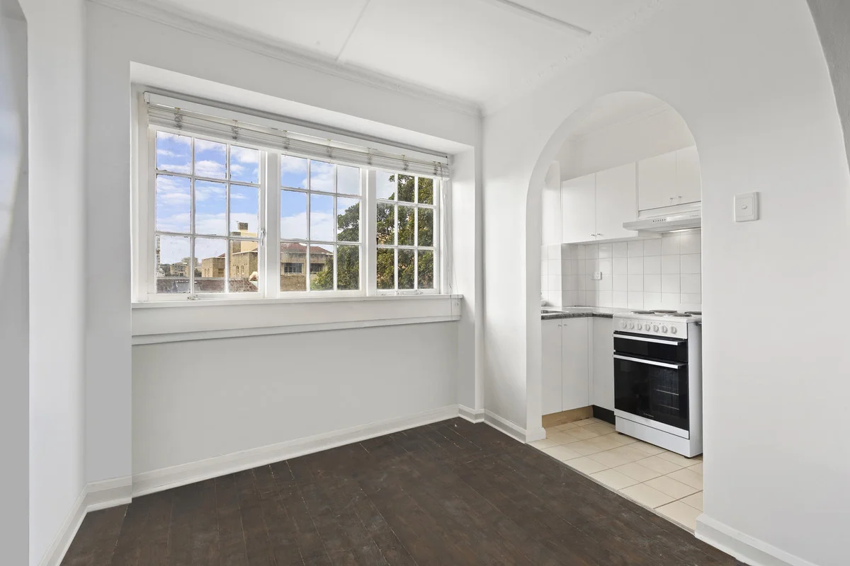 5/25 Elizabeth Bay Road (1/8)