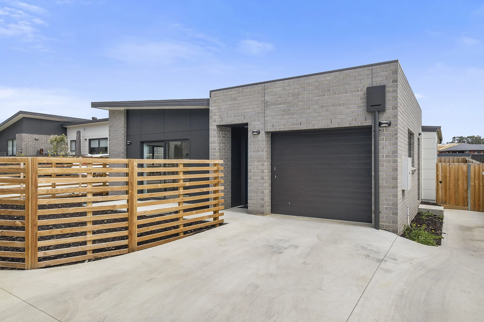 5/45 Hollyhock Drive (1/8)