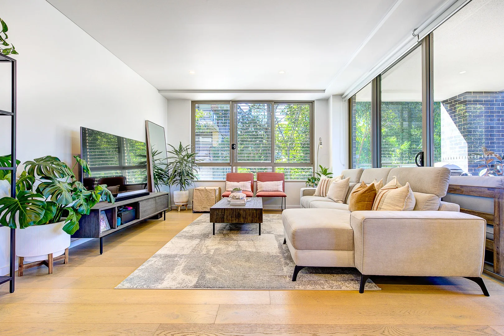 5/8 Buckingham Road (1/9)