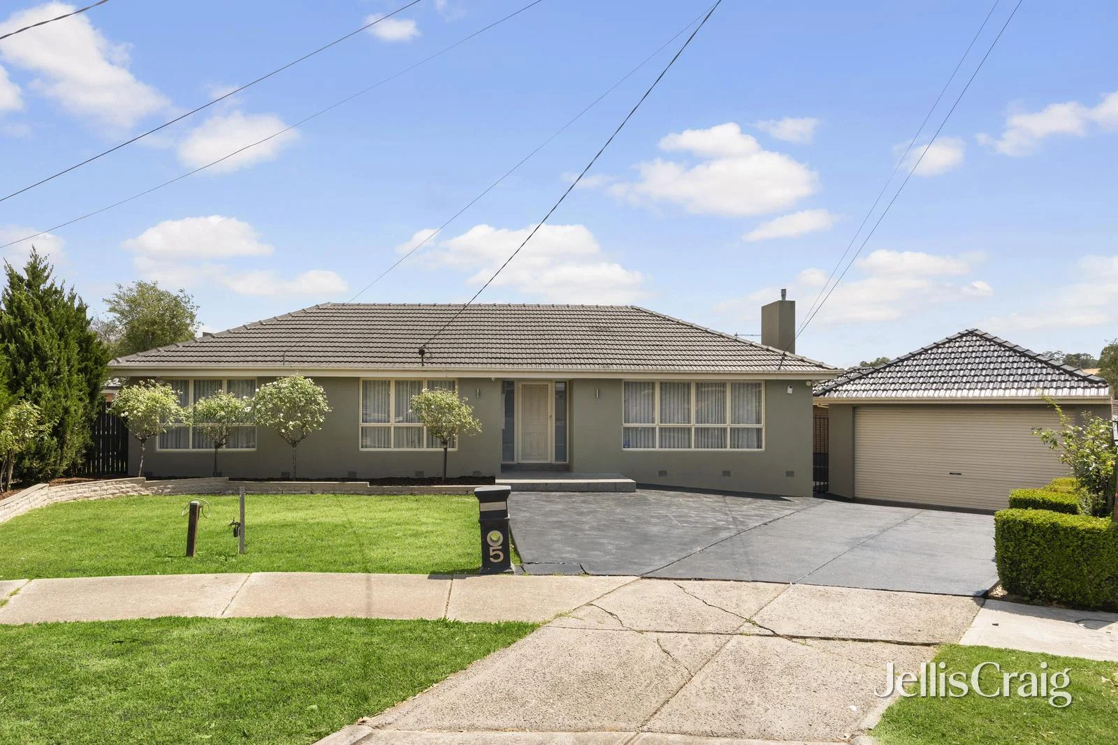 5 Avro Court (1/19)