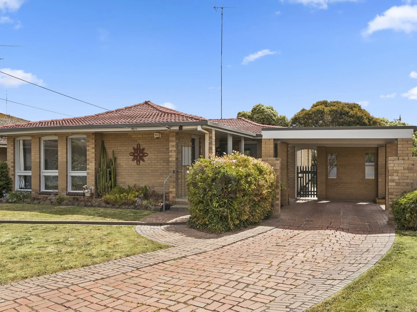 5 Batson Crescent (1/1)