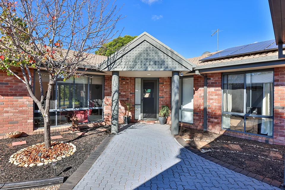 5 Coonawarra Close (1/9)