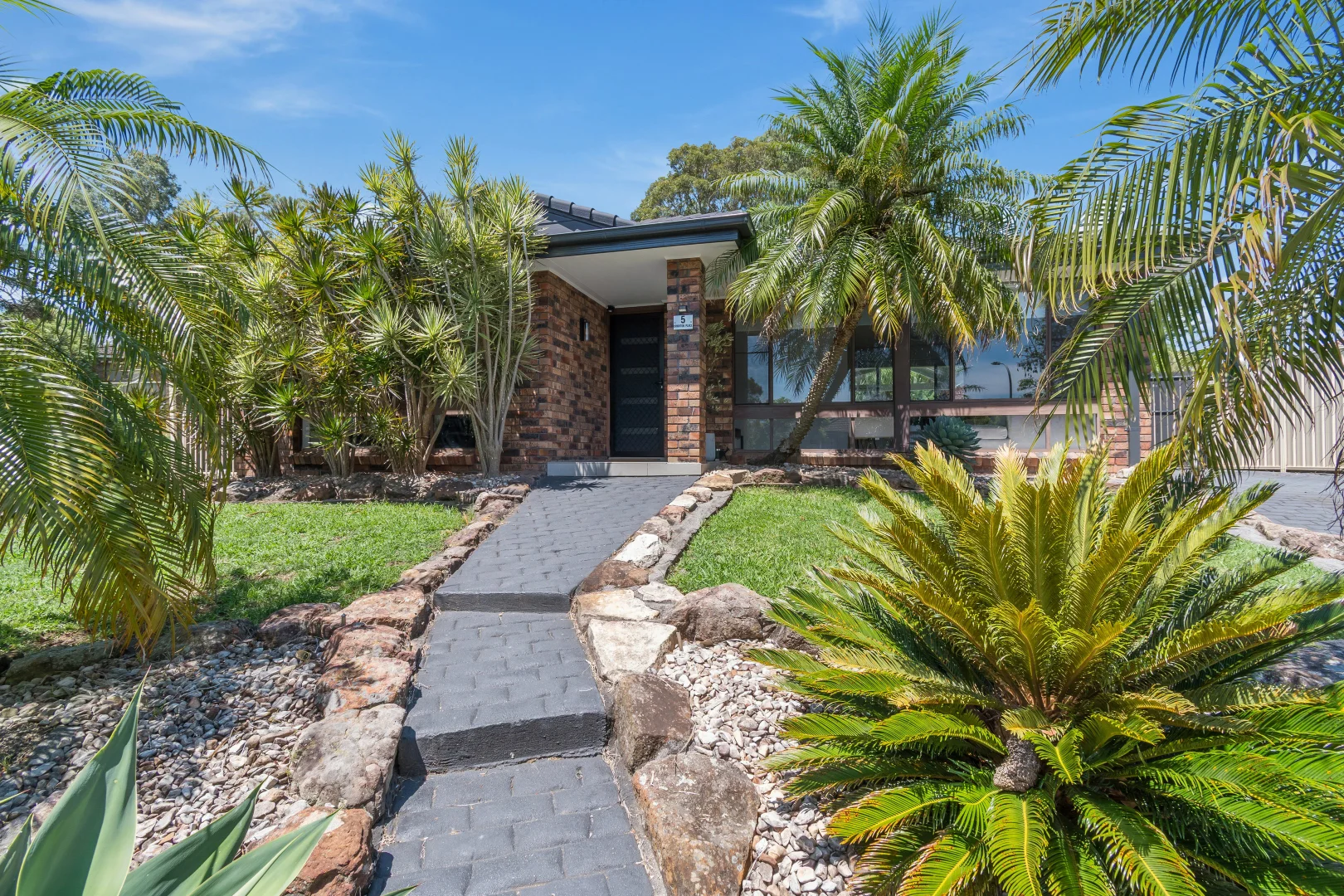 5 Crighton Place (1/18)