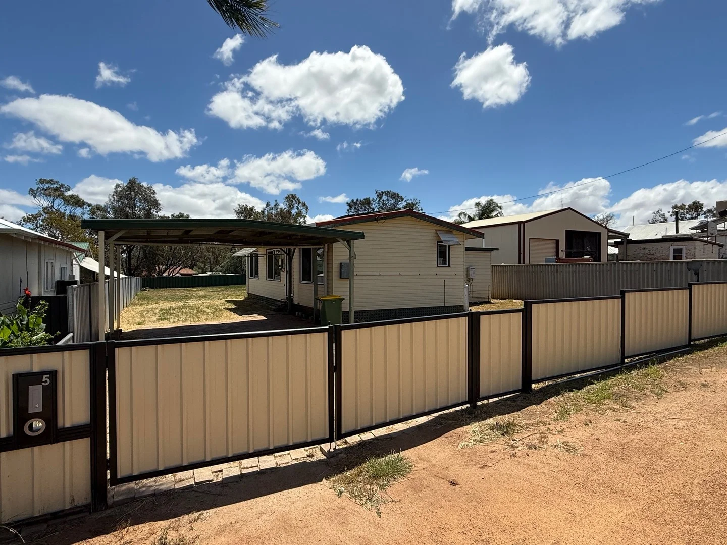 5 Edwards Street (1/10)