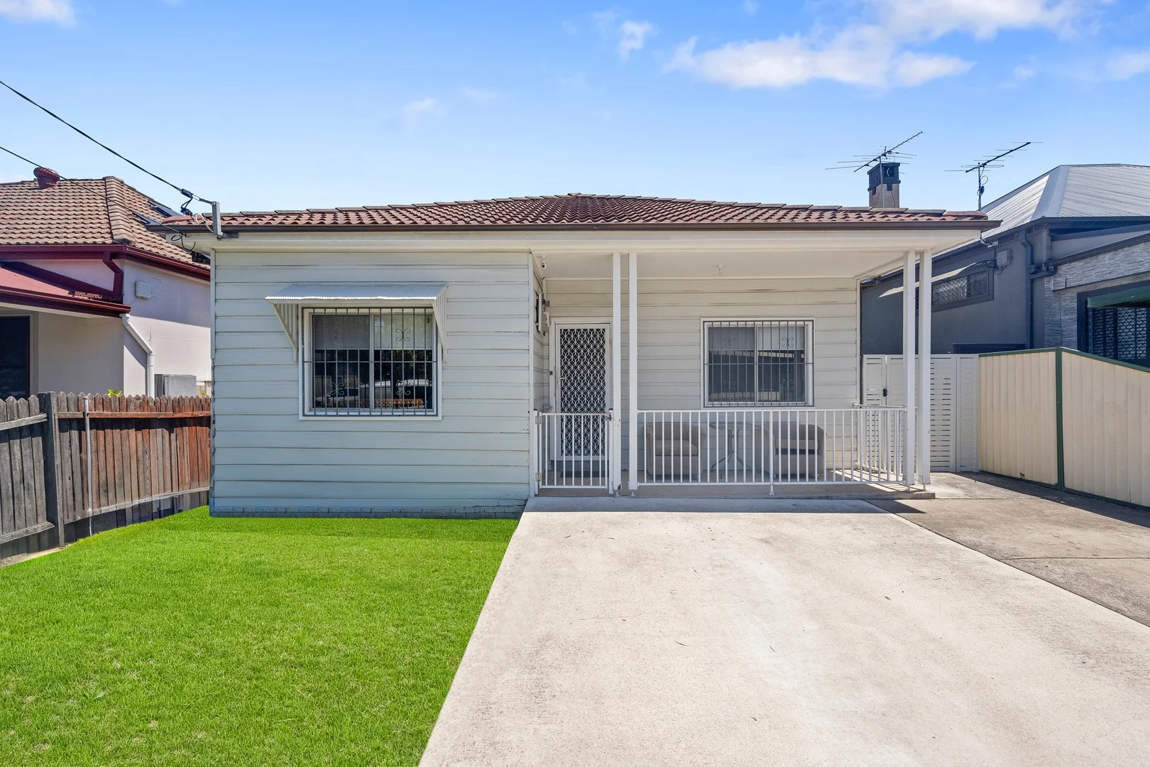 5 Flora Street (1/12)