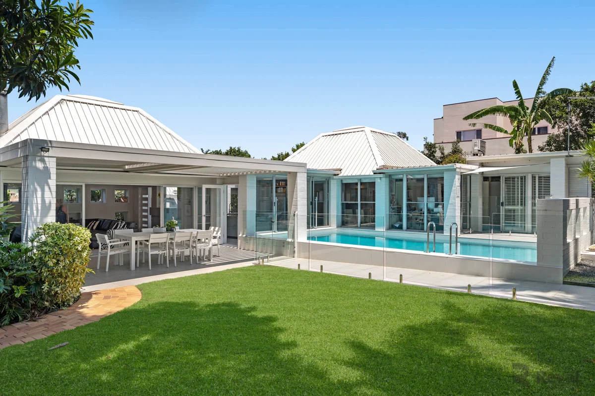 5 Gleneagles Court (1/28)