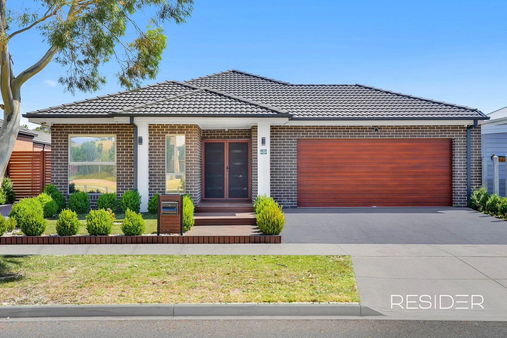 5 Greenside Way (1/26)