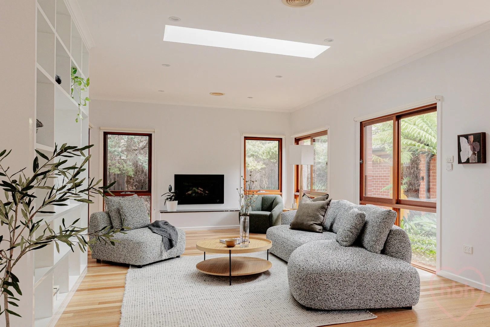5 Hale Crescent (1/1)