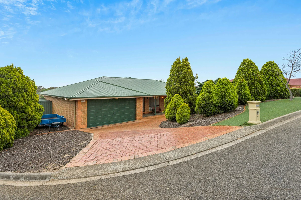 5 Hume Court (1/26)