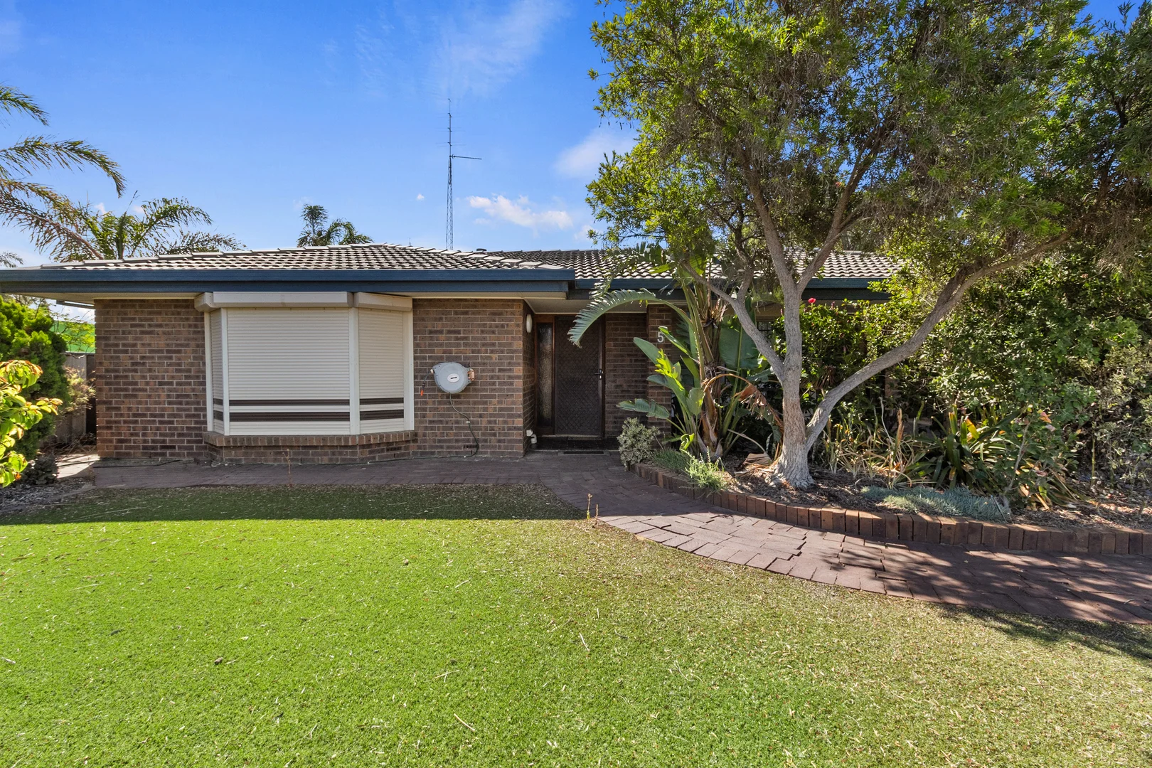 5 Irwine Street - Image 2