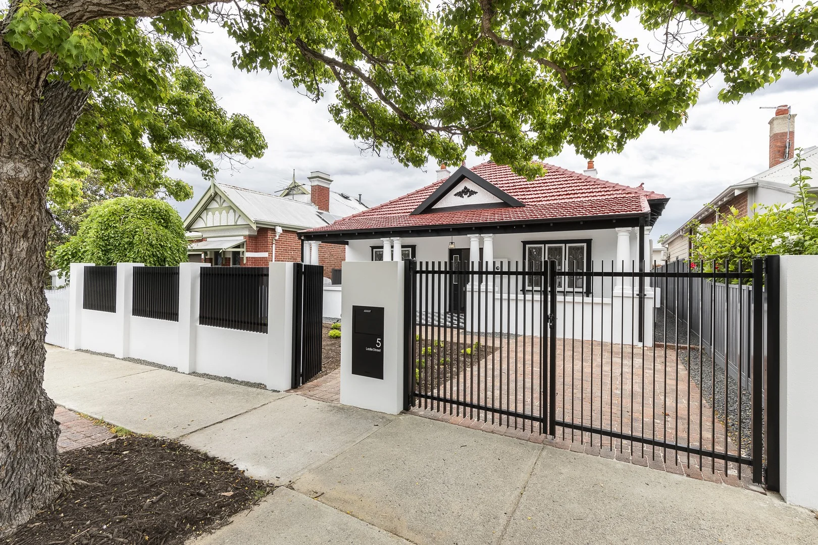 5 Leslie Street (1/43)