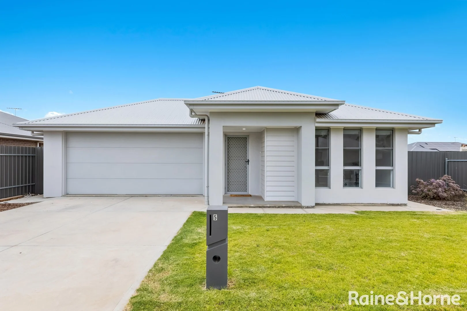 5 Murrundi Crescent (1/15)