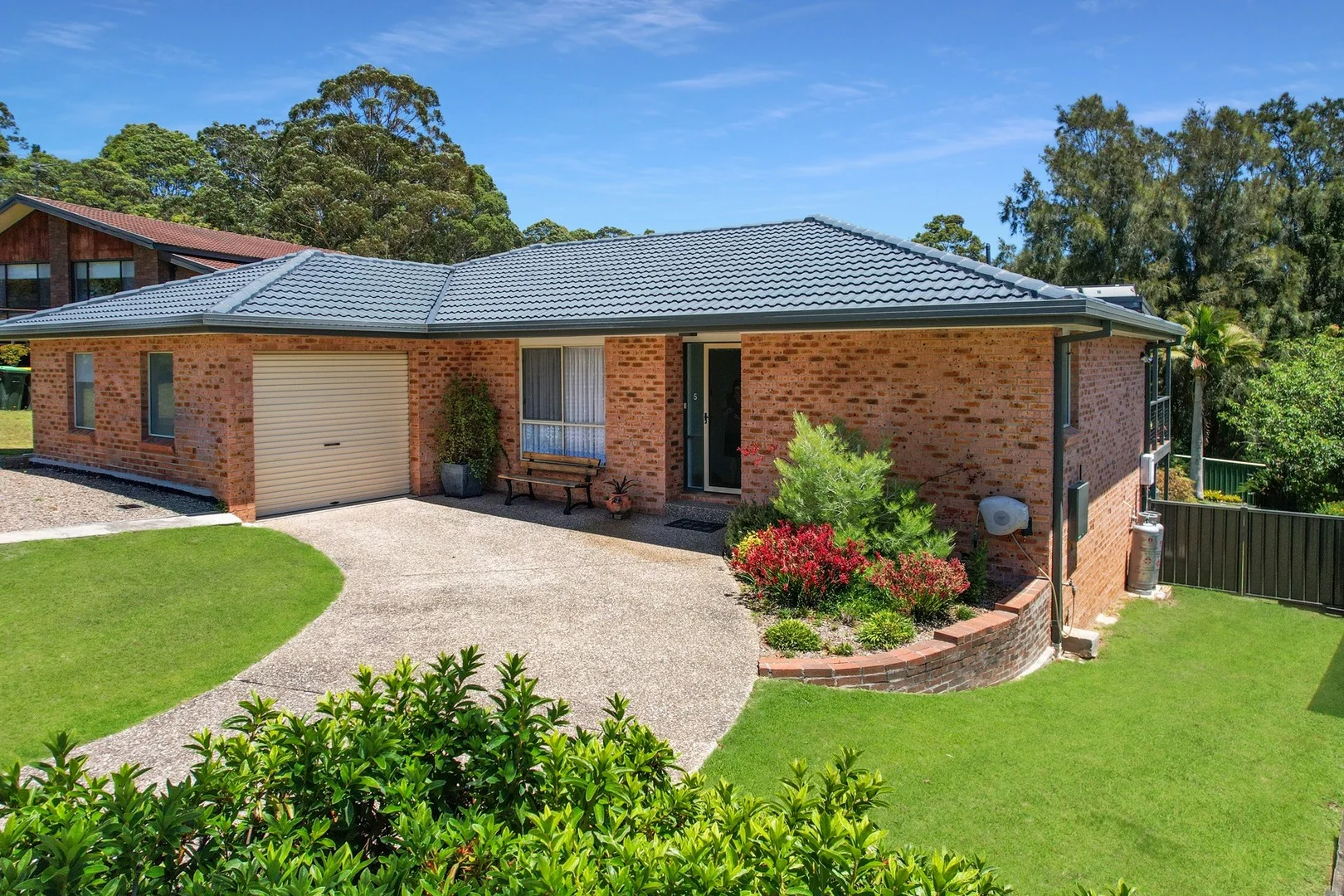 5 Tarourga Place (1/18)