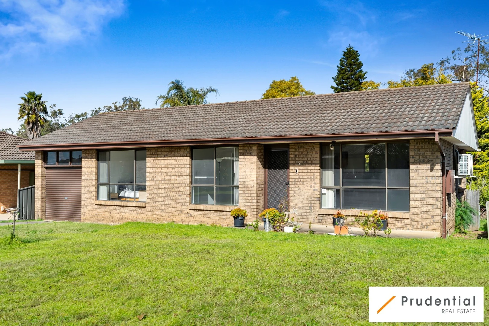 5 Woodlark Place (1/9)