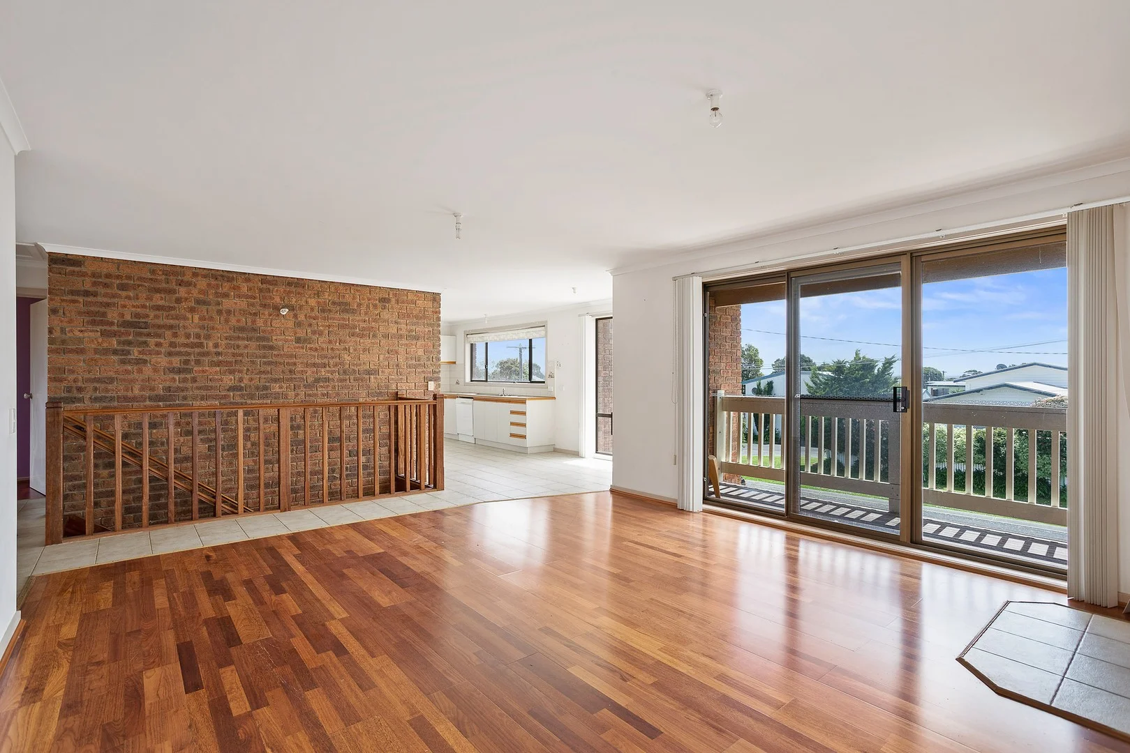 5 Yarramundi Way (1/12)