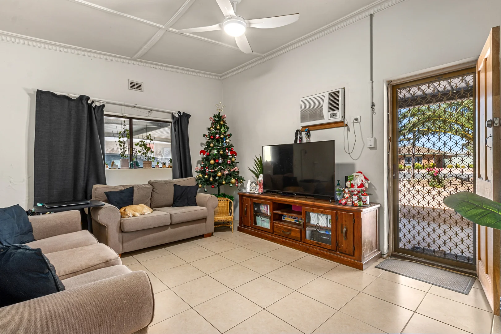 50 Olive Parade - Image 2