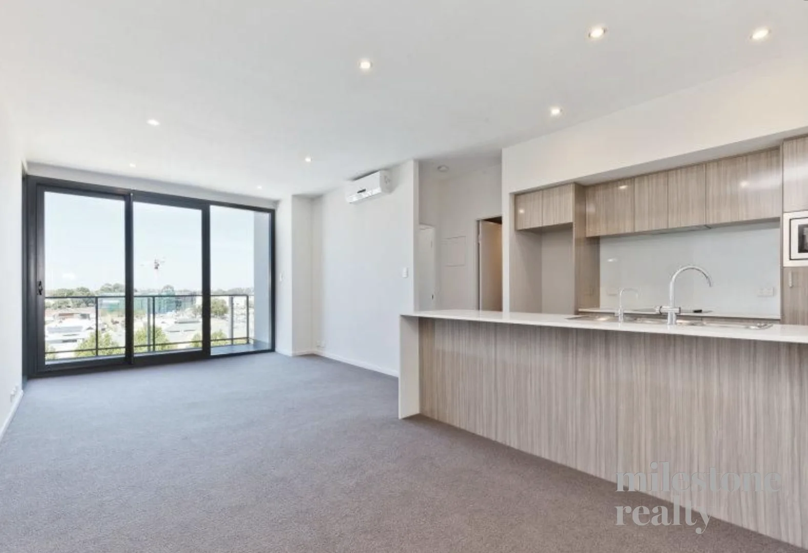 502/26 Hood Street (1/4)