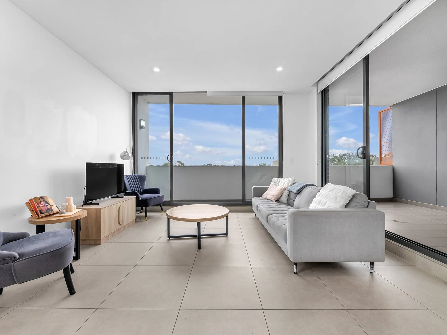 502/4 Saxby Close (1/10)