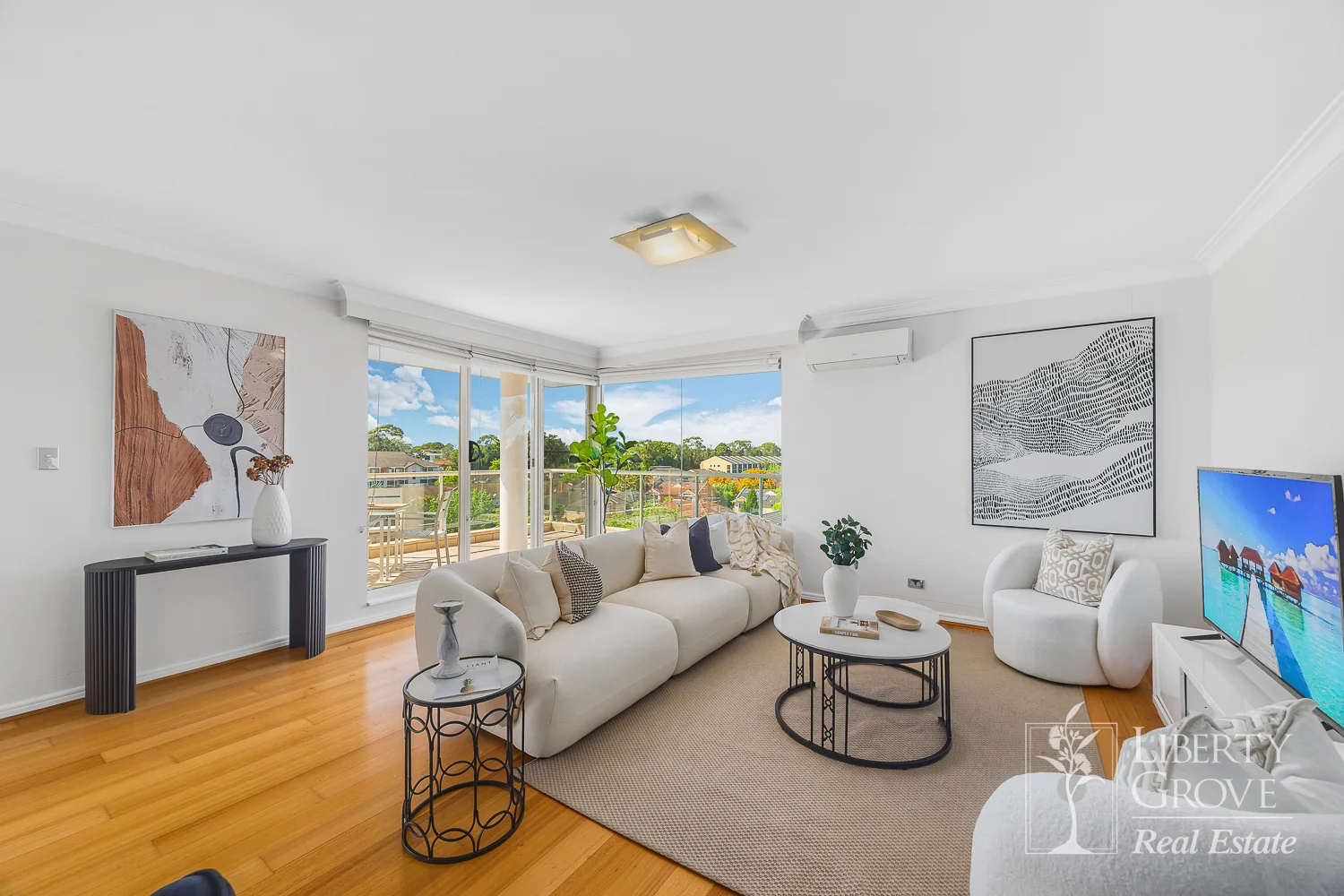 502/4 Wentworth Drive (1/36)
