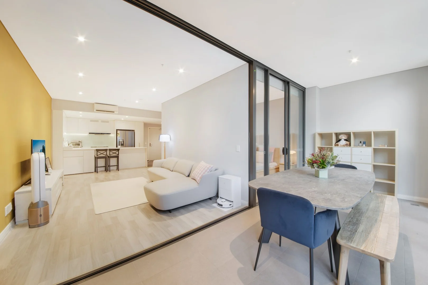 504/5 Wentworth Place (1/13)