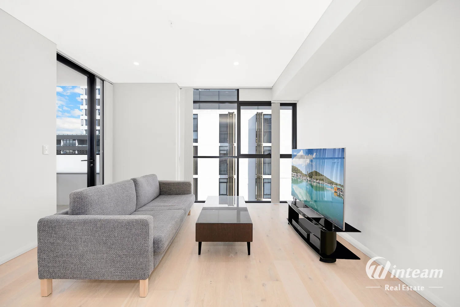 507/8 Village Place (1/18)