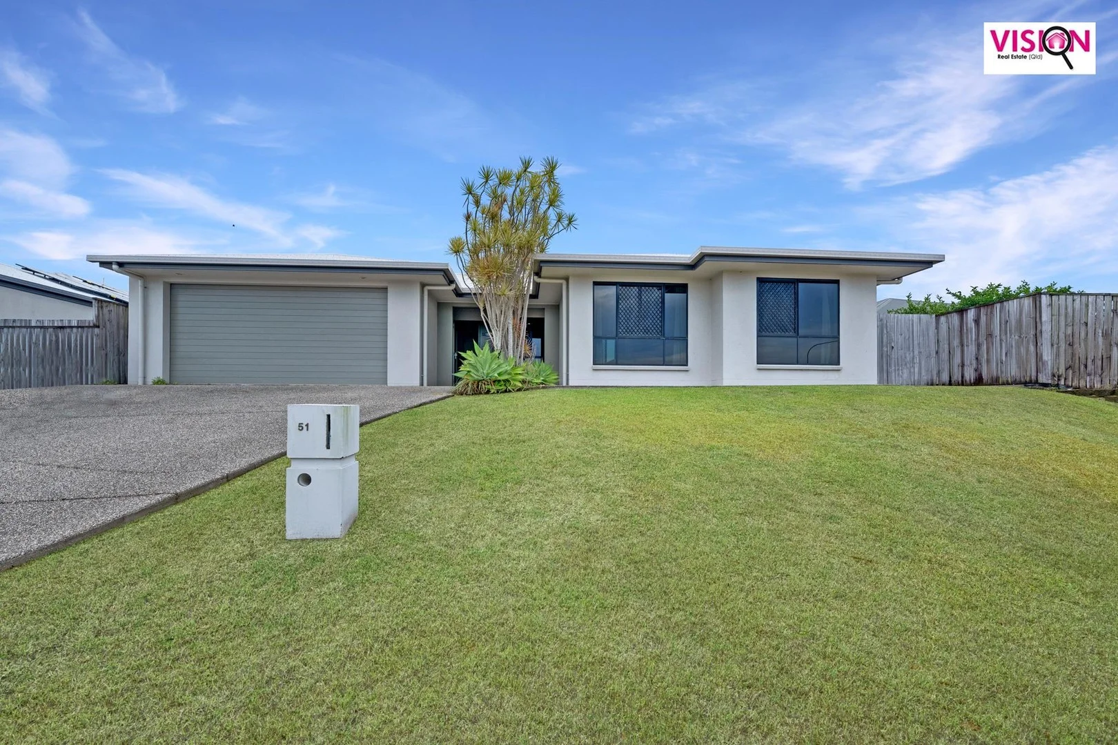 51 Kerrisdale Crescent (1/13)