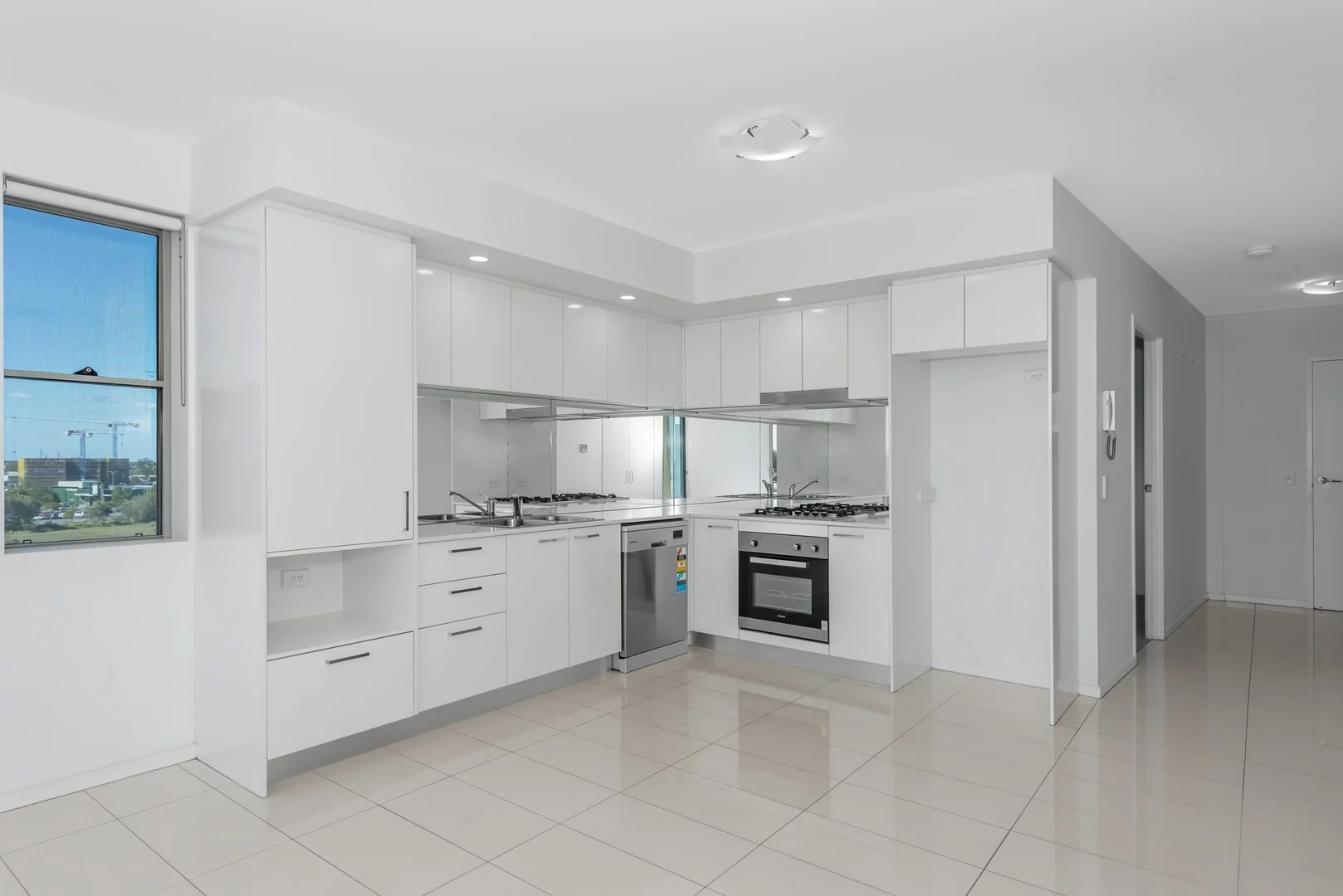 512/2 East Quay Drive (1/13)