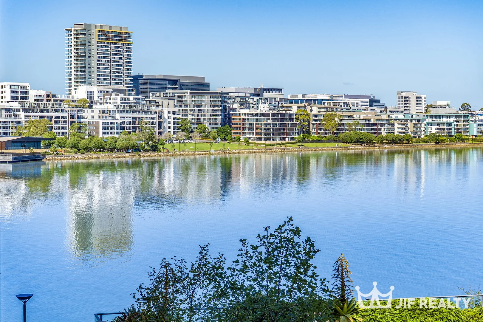 513/3 foreshore place (1/11)