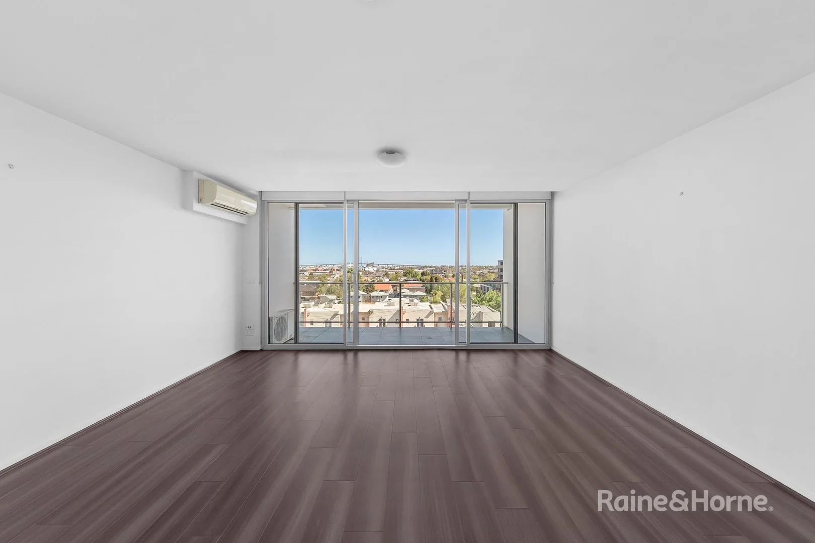 513/55 Hopkins Street (1/10)