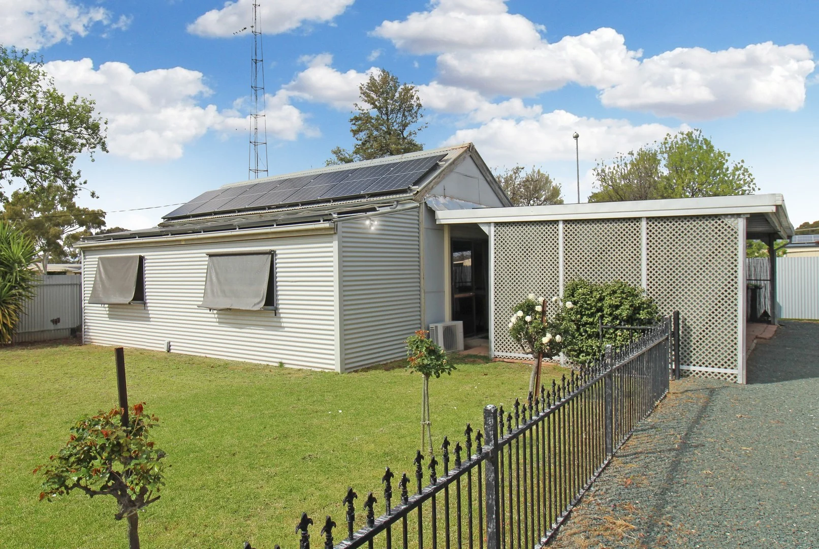 514 Keble Street (1/9)