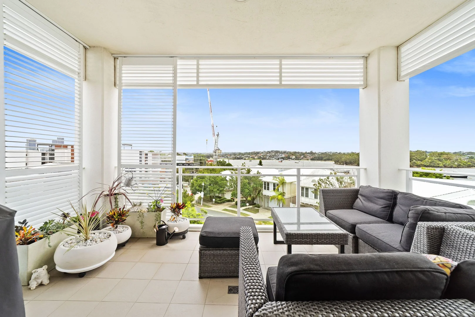516/68 Peninsula Drive (1/11)
