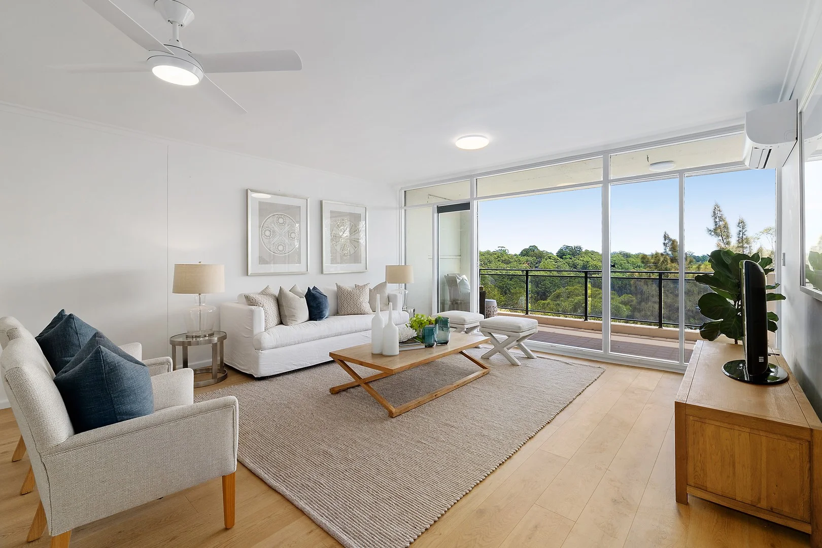 52/299 Burns Bay Road (1/7)