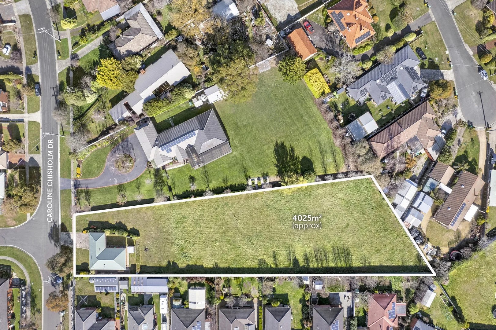 52 Caroline Chisholm Drive (1/16)