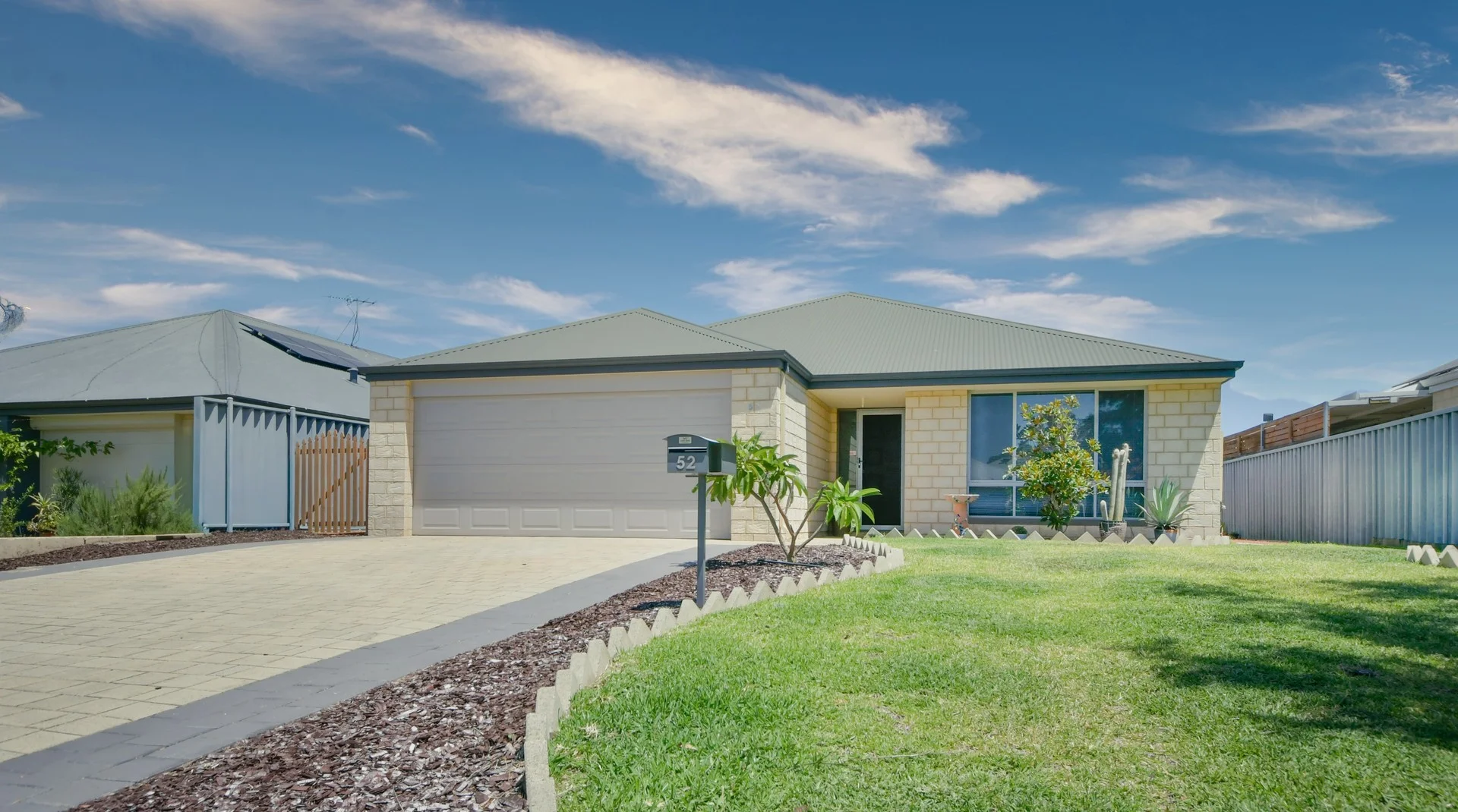 52 Claret Ash Boulevard (1/21)